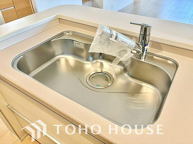 ワンタッチで浄水と原水を切り替えできる浄水器一体型水栓は水道水に含まれる有害物質を除去してくれます。