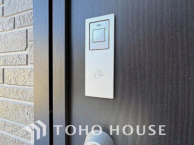 電子錠・カードキーシステム。合鍵を作りづらく、ピッキングが不可能なので、防犯対策に効果的です。