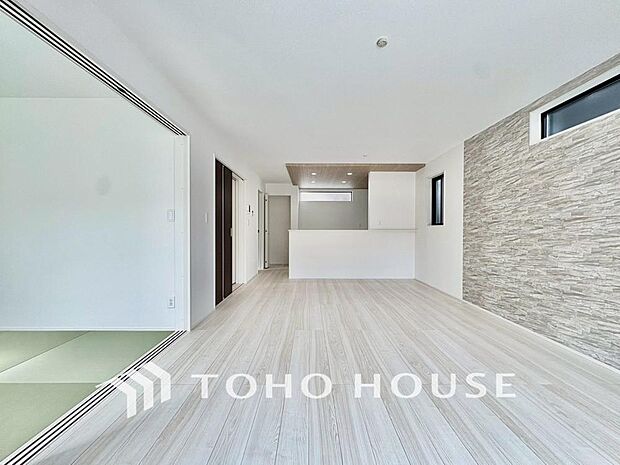 造りこんだ空間演出の妙が生み出す光と質のハーモニーはこの住宅のクオリティの良さを実感させてくれます。