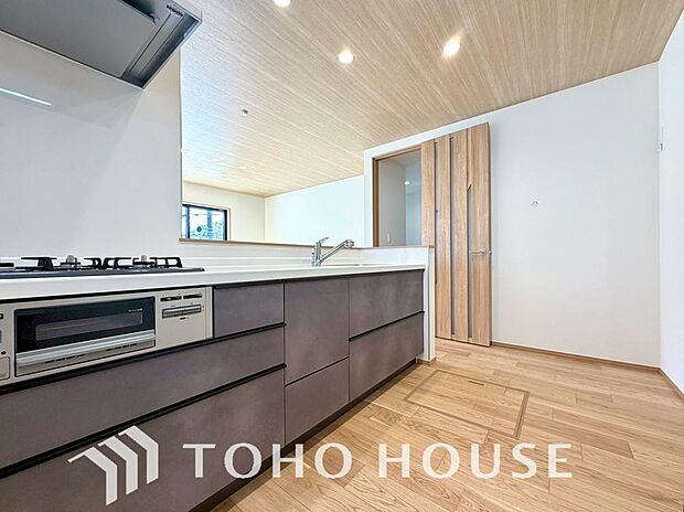 広々としたキッチンスペースで快適に作業ができると、毎日のお料理もより一層楽しく取り組めそうですね。