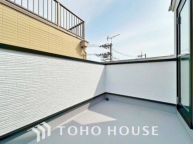 陽光に愛され、環境に恵まれ、家族に包まれた邸宅は、どんなに月日が経っても色褪せる事なく輝き続けます。