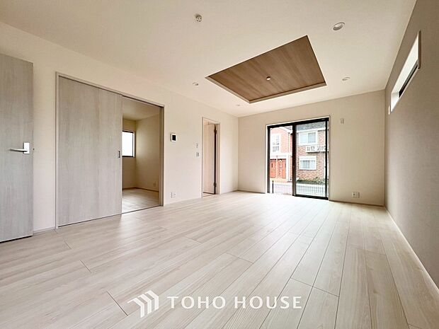 作り手の「気持ちの良いリビングでお過ごししていただきたい」という思いを感じさせます。