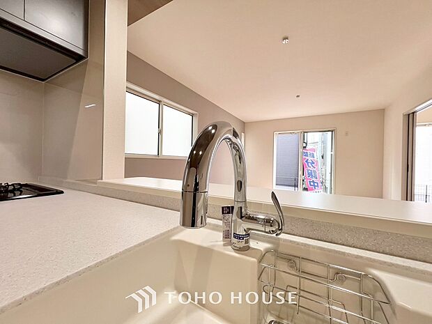 浄水と原水をボタン一つで切り替えられる浄水器一体型水洗。近年主流になりつつある人気の設備です。