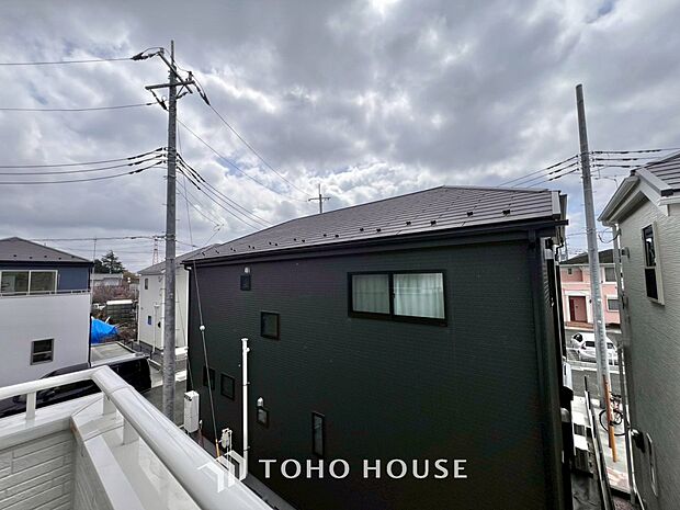 その豊かな眺望にふさわしい空間には、通風 採光にも優れ、心地よい光と風があふれています。