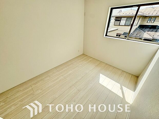 お子様の心と身体を見守る子供部屋として、小さな自立心を育むお部屋作りを見越してご覧下さい。