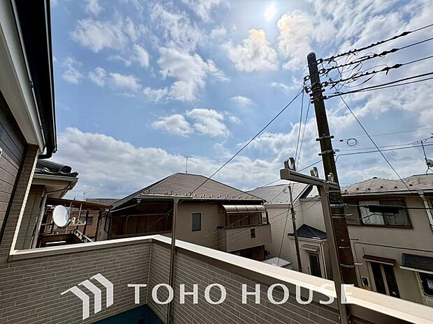 豊かな陽光に照らしだされる素敵な空間。季節を問わず華やいだ素敵な風景をお楽しみいただけます。