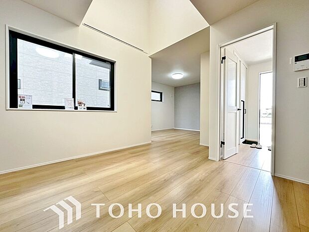 作り手の「気持ちの良いリビングでお過ごししていただきたい」という思いを感じさせます。