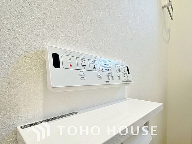 トイレには快適な温水洗浄便座付。