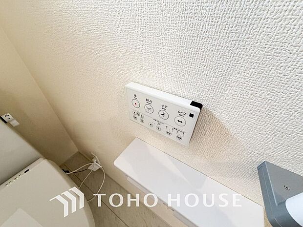 温水洗浄便座付。脱臭機能なども備え、快適な空間に。