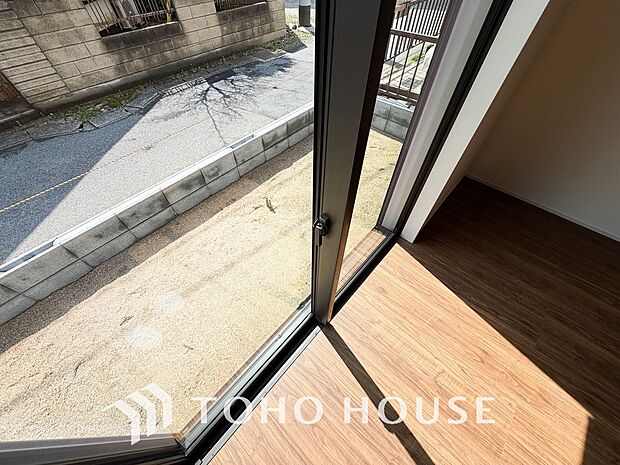 複層ガラスは結露を抑えたり、遮音にも効果を発揮します。