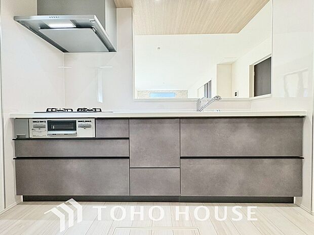 お料理の上手な方が独壇場でお料理の腕を披露するスタイルに向いているキッチンです。