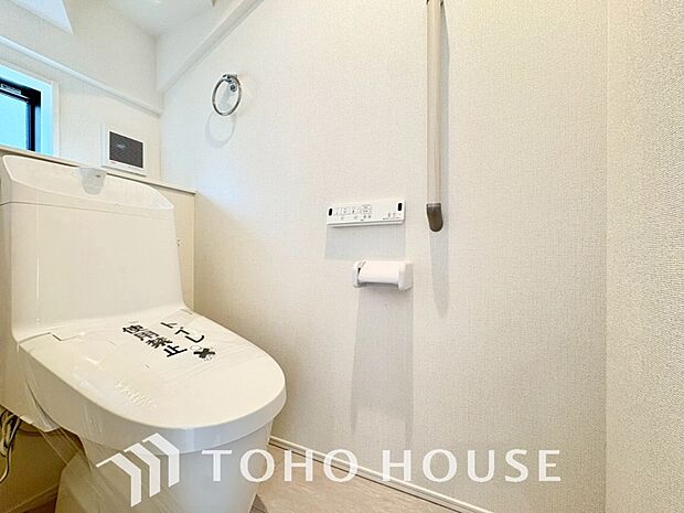 十分な広さと清潔感のあるカラーで纏まったおトイレ。時間に余裕とゆとりを持たせます。