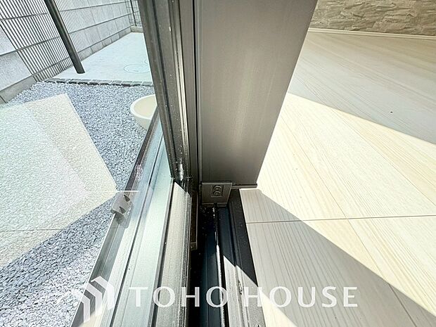 複層ガラスは結露を抑えたり、遮音にも効果を発揮します。