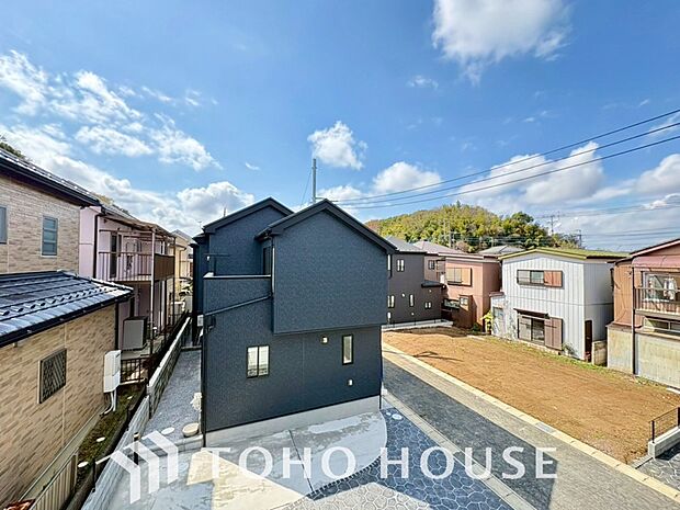 その豊かな眺望にふさわしい空間には、通風・採光にも優れ、心地よい光と風があふれています。