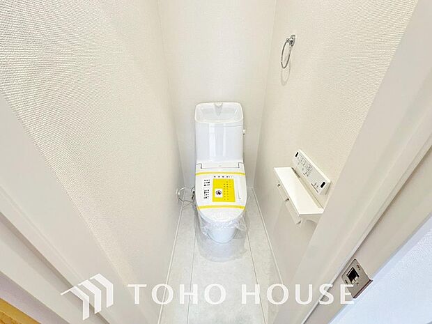 十分な広さと清潔感のあるカラーで纏まったおトイレ。時間に余裕とゆとりを持たせます。