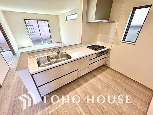 広々キッチンを採用。みんなで作った料理を召し上がりながらの会話は、どのような物になるのでしょうか。