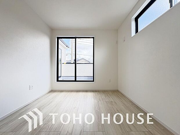 お子様の心と身体を見守る子供部屋として、小さな自立心を育むお部屋作りを見越してご覧下さい。