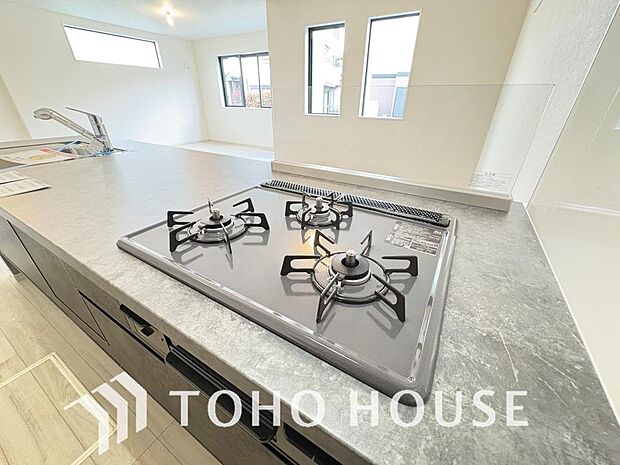 毎日料理をする、料理が好き、家族が多くて量を作る必要がある、等の方々にとっては必須の3口コンロ。