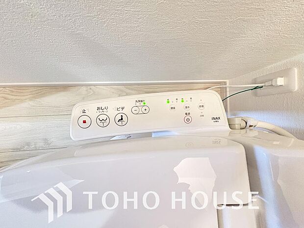 日本を訪れた外国の方で「使ってみて驚いた」と仰る方の多い、ウォシュレット。おしりを優しく洗ってくれるだけではなく、パワー脱臭機能なども備え、快適な空間を創出する機能もございます。