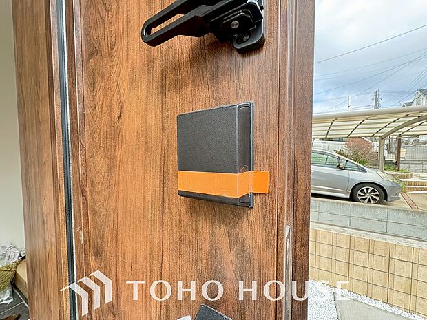 合鍵防止・オートロック設定など防犯性も高く、手がふさがっていても開錠できるスマートキー。