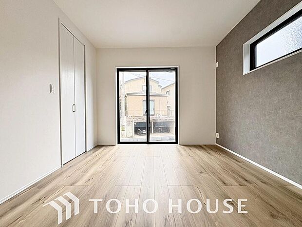 快適な光を取り入れ、心地よい風を取り入れます。心と体をゆったりと安らげる寝室。