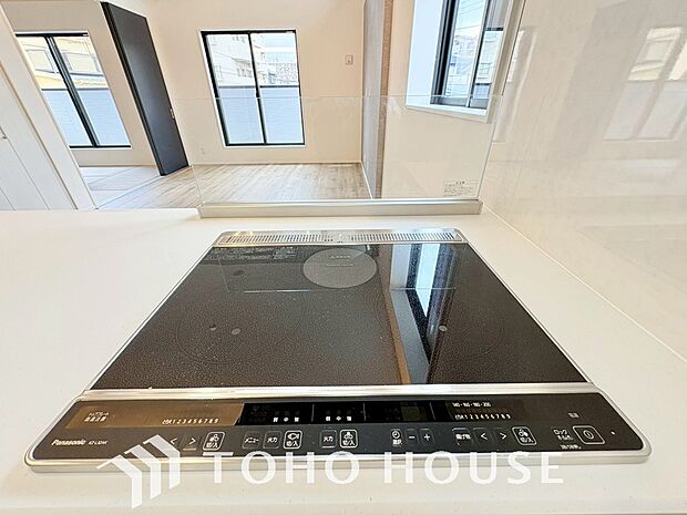 火を使わないので、立ち消えなどの心配もなく安心。またフラットなトッププレートはお手入れ簡単です。