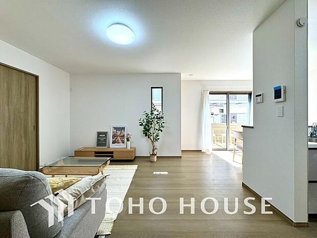 作り手の「気持ちの良いリビングでお過ごししていただきたい」という思いを感じさせます。