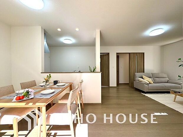 家は、ただ生活する場ではなく、笑顔の毎日、安らぎの日々のために、暮らしを愉しく、快適にする場所。