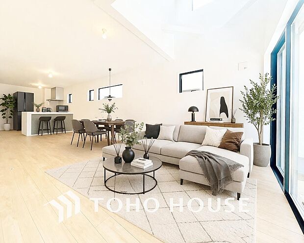 リビングも広く設け、訪れる人々を暖かく迎えてくれます。 ※家具・家電はCGです。