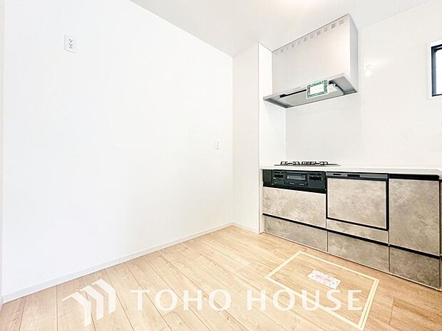 広々キッチンを採用。みんなで作った料理を召し上がりながらの会話は、どのような物になるのでしょうか。