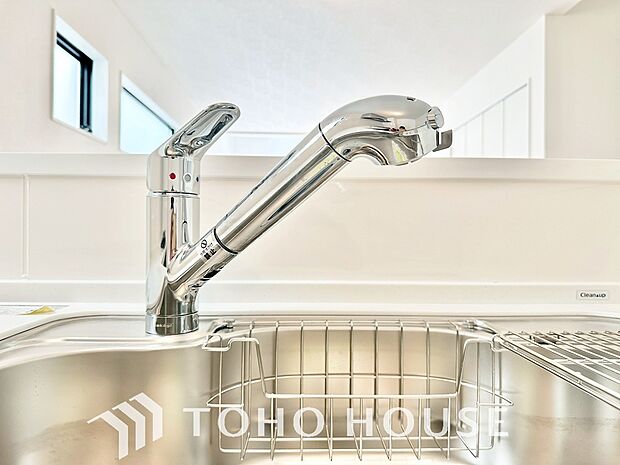 浄水器ボタンひとつで浄水と原水に切り替えられる浄水器一体型水洗を使用。