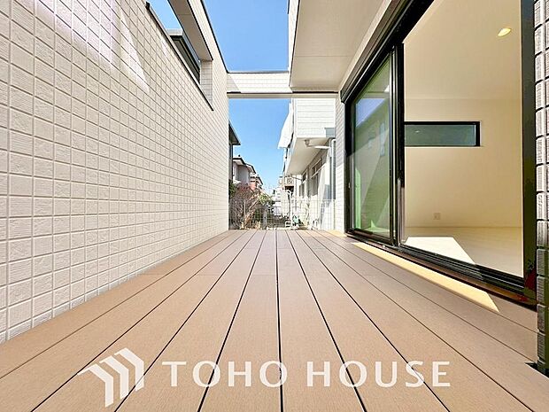 めまぐるしく過ぎ行く日々の中で、休息と癒しを提供してくれる空の下のプライベート空間があります。