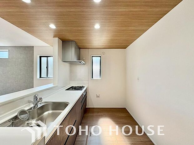 お料理の上手な方が、独壇場でお料理の腕を披露するスタイルに向いているキッチンです。