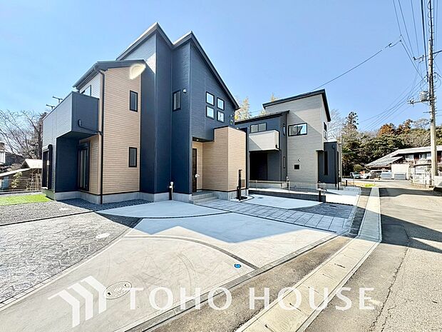 周辺環境とのコラボレーションにより明るく開放的な空間を演出しております。