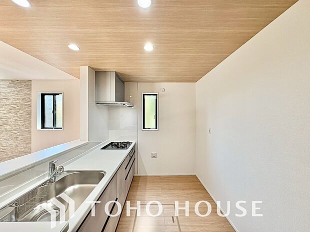 お料理の上手な方が、独壇場でお料理の腕を披露するスタイルに向いているキッチンです。