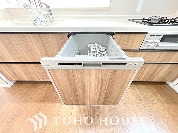 高温水や高圧水流を使う事で効率よく食器洗浄できます。殺菌効果も高いので哺乳瓶等を洗う際にも便利です。