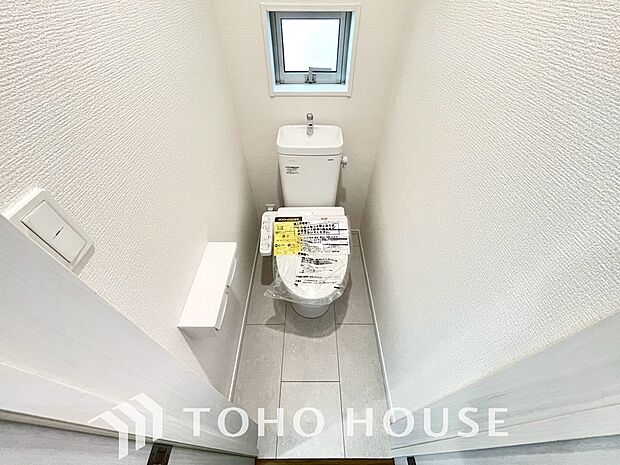 清潔な空間であって頂けますように、目に留まるだけではなく、汚れをふき取り易いフロアと壁紙をチョイス。