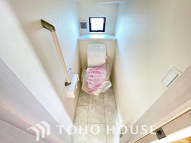 十分な広さと清潔感のあるカラーで纏まったおトイレ。時間に余裕とゆとりを持たせます。