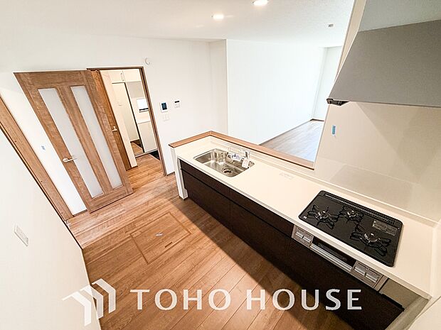 お料理の上手な方が、独壇場でお料理の腕を披露するスタイルに向いているキッチンです。