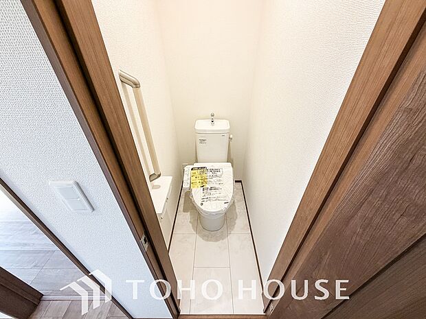 清潔な空間であって頂けますように、目に留まるだけではなく、汚れをふき取り易いフロアと壁紙をチョイス。