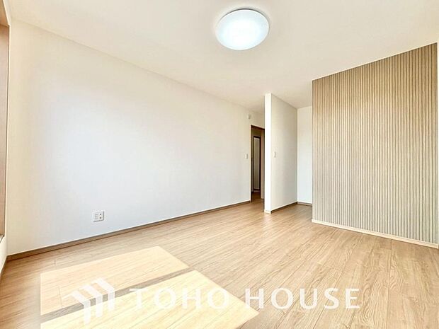 一日の疲れを癒やしてくれる主寝室。時を忘れて過ごす場所として過ごせるお部屋。