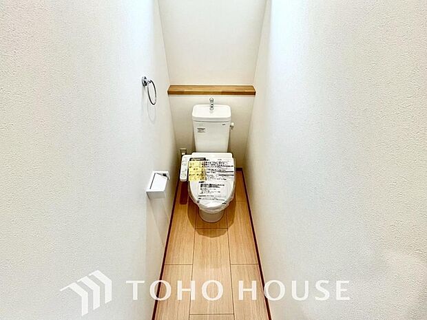 十分な広さと清潔感のあるカラーで纏まったおトイレ。時間に余裕とゆとりを持たせます。