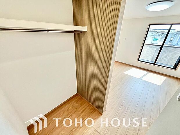 大容量のウォークインクローゼット。大きさ&広さの感覚が画像では伝わりづらいので是非現地をご覧下さい。