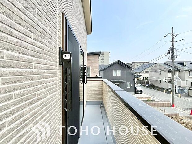 夜空の煌めきや、室内への通風や採光へ一役。ガーデニング等も充分に楽しめる広さを確保しております。