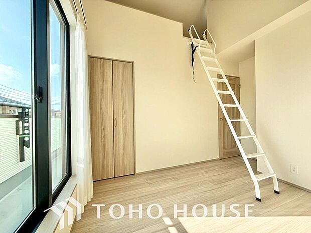 快適な光を取り入れ、心地よい風を取り入れます。心と体をゆったりと安らげる寝室。