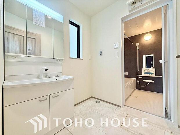 シンプルだからこそ使いやすい。スタンダードなデザインの洗面台はお掃除もしやすくいつも清潔。