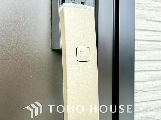 合鍵防止・オートロック設定など防犯性も高く、手がふさがっていても開錠できるスマートキー。