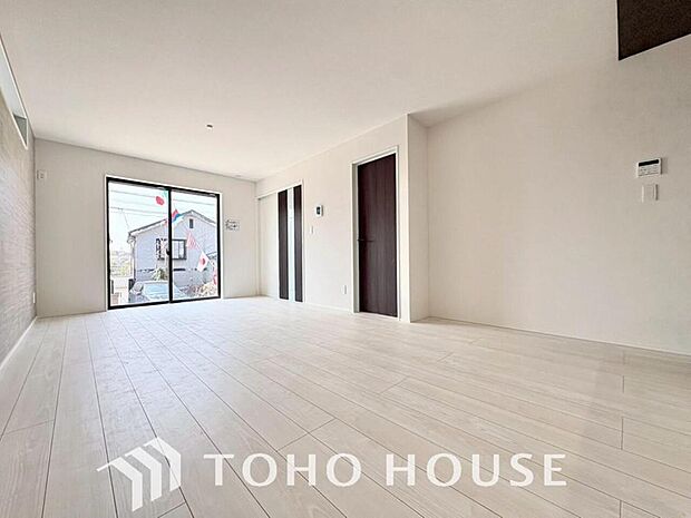 作り手の「気持ちの良いリビングでお過ごししていただきたい」という思いを感じさせます。