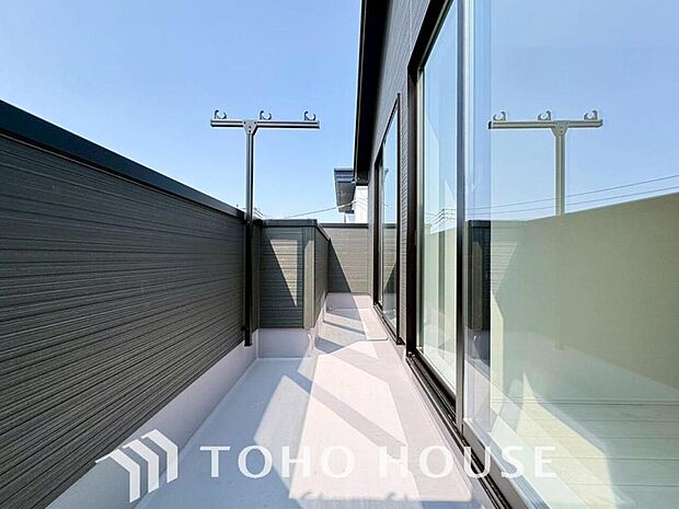 夜空の煌めきや、室内への通風や採光へ一役。ガーデニング等も充分に楽しめる広さを確保しております。