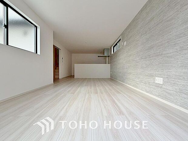 リビングも広く設け、訪れる人々を暖かく迎えてくれます。